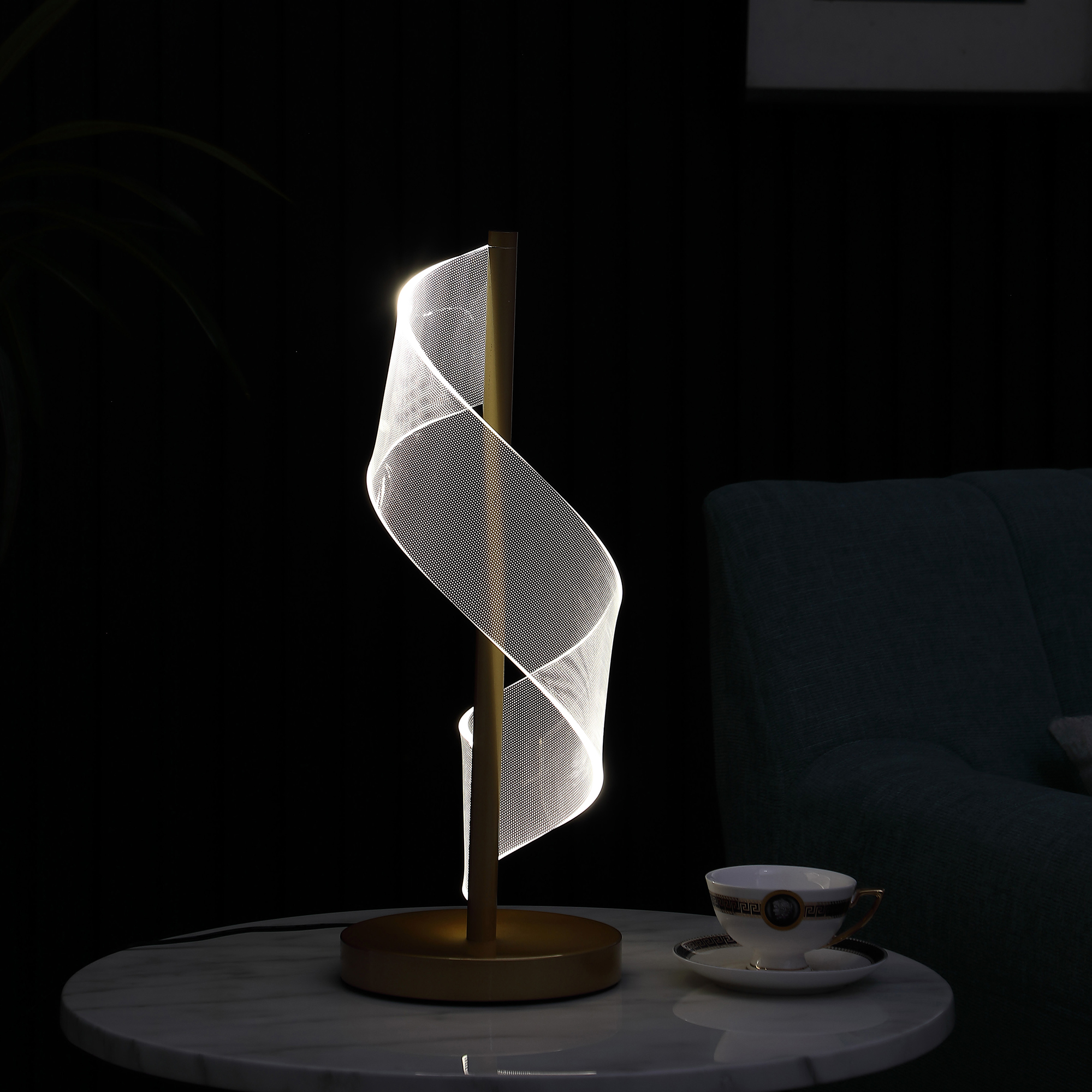 18.75″ In Dinamo Modern “s” Wave Swirl Acrylic Led Brushed Gold Table Lamp